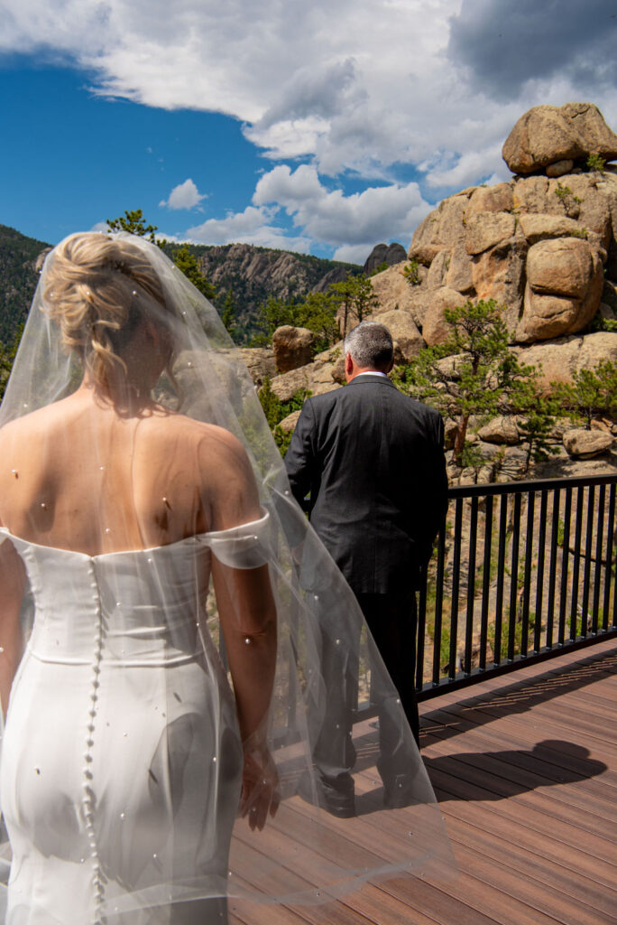 bride and dad first look