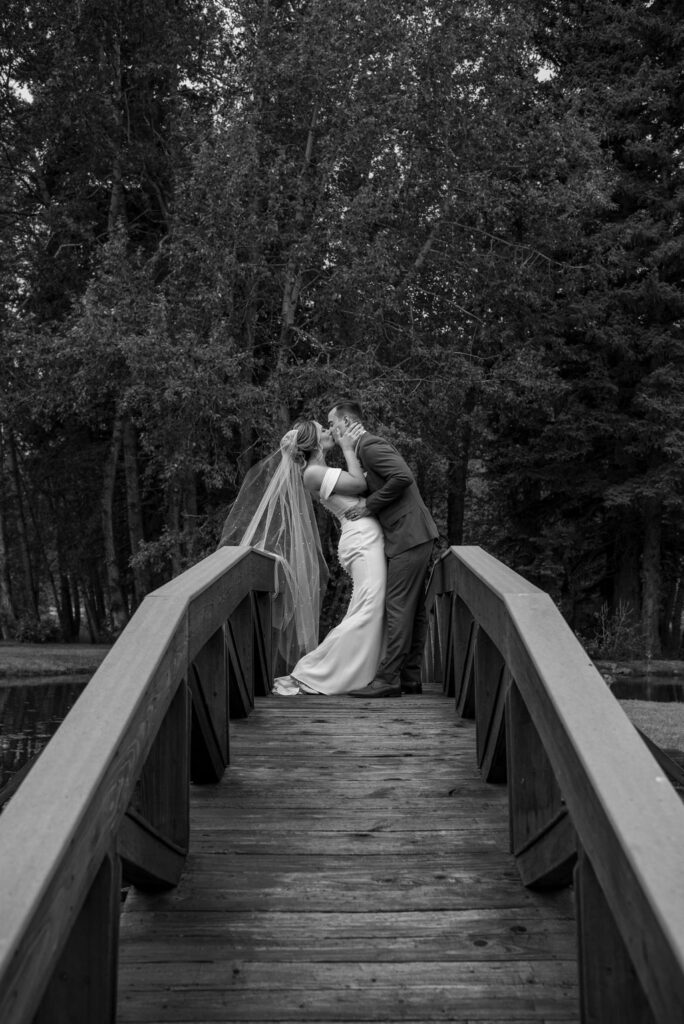 beautiful wedding couple photos at the expansive grounds of Black Canyon Inn